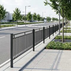 Пешеходное ограждение «Классик» установлено вдоль тротуара городской улицы