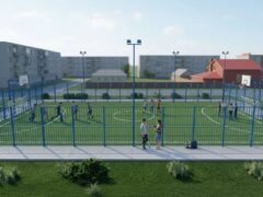Ограждение спортплощадки ОСП-6 «Макси-Защита» в использовании: дети играют в футбол и баскетбол